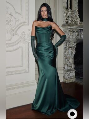 Elegant Emerald Green Satin Mermaid Evening Dress